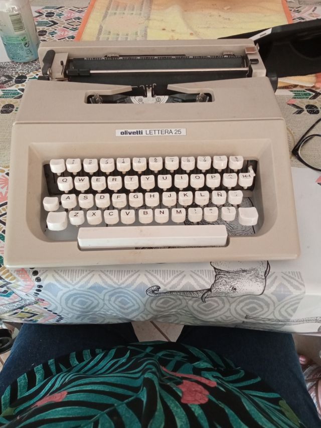 Máquina de escribir Olivetti lettera 25 vintage