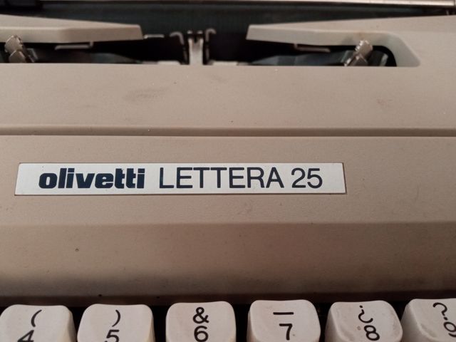 Máquina de escribir Olivetti lettera 25 vintage