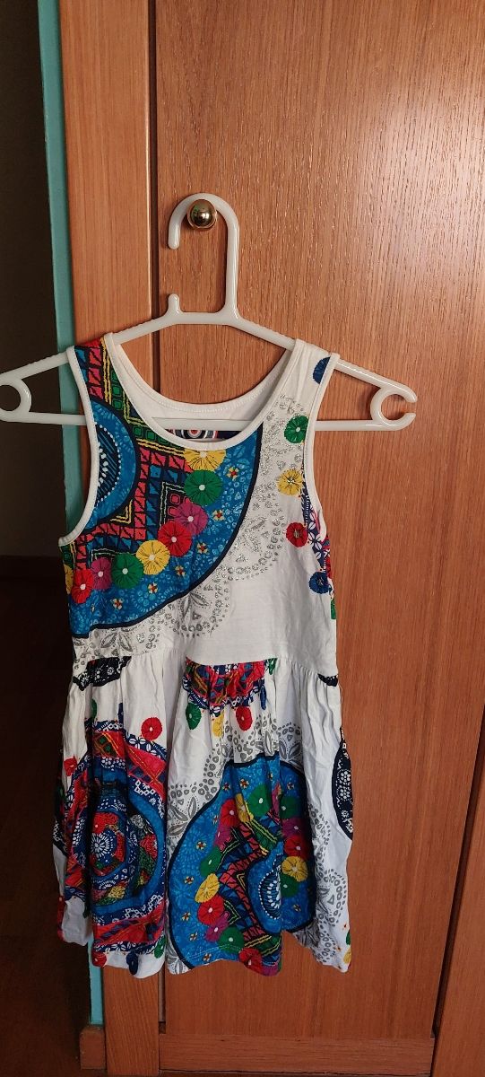 vestido tirantes desigual