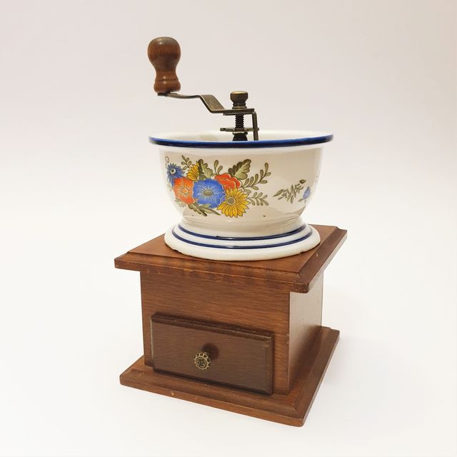 Macinino di caffè in legno con ciotola in ceramica