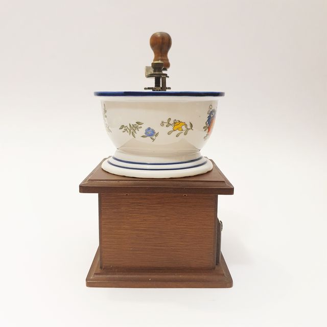 Macinino di caffè in legno con ciotola in ceramica