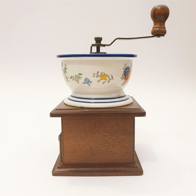 Macinino di caffè in legno con ciotola in ceramica