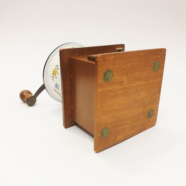 Macinino di caffè in legno con ciotola in ceramica