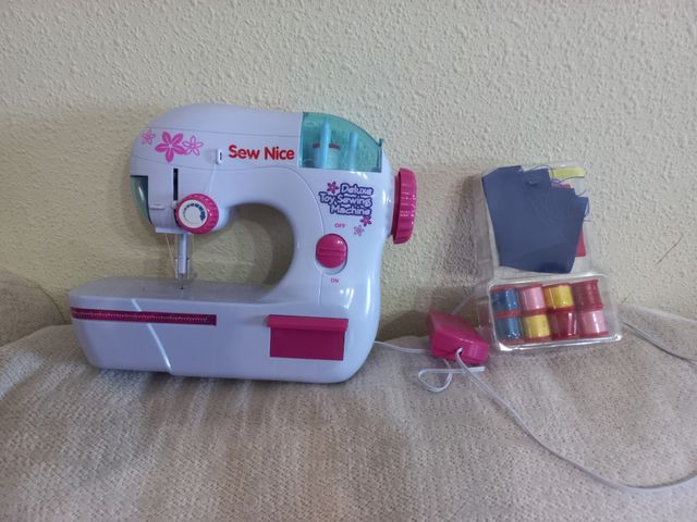 MÁQUINA DE COSER ONE TWO FUN