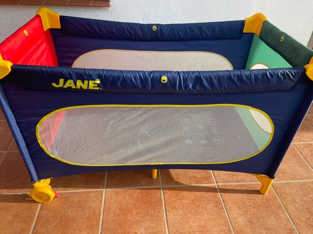 Cuna de viaje parque JaneOportunidad. 