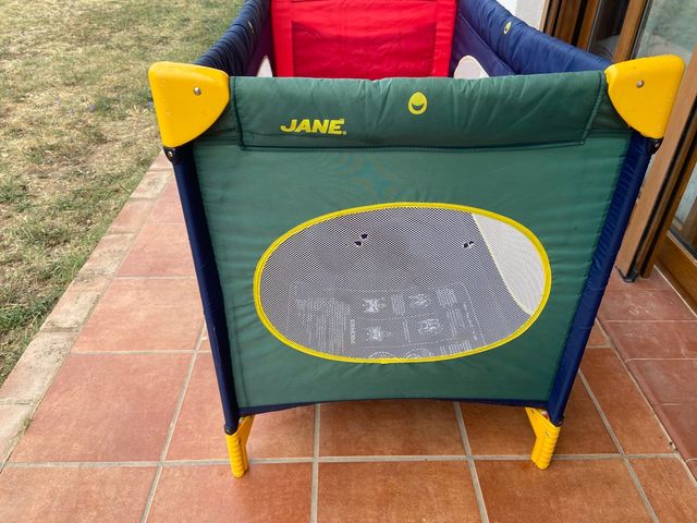 Cuna de viaje parque JaneOportunidad. 