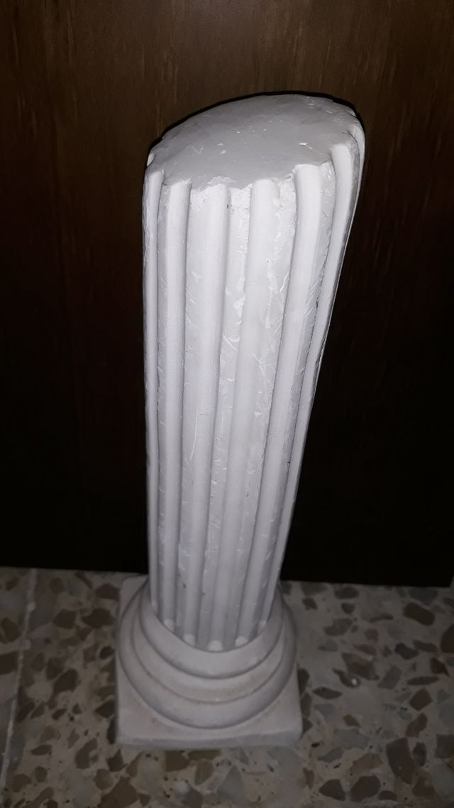 Antigua columna de escuela