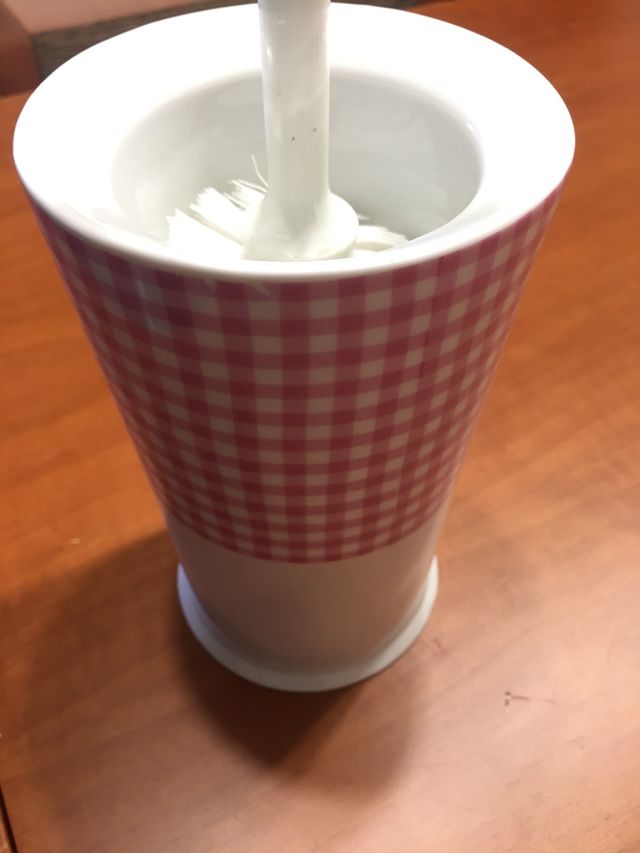 Escobillero decorativo de cerámica