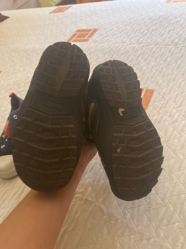 dos pares de Zapatos número 25