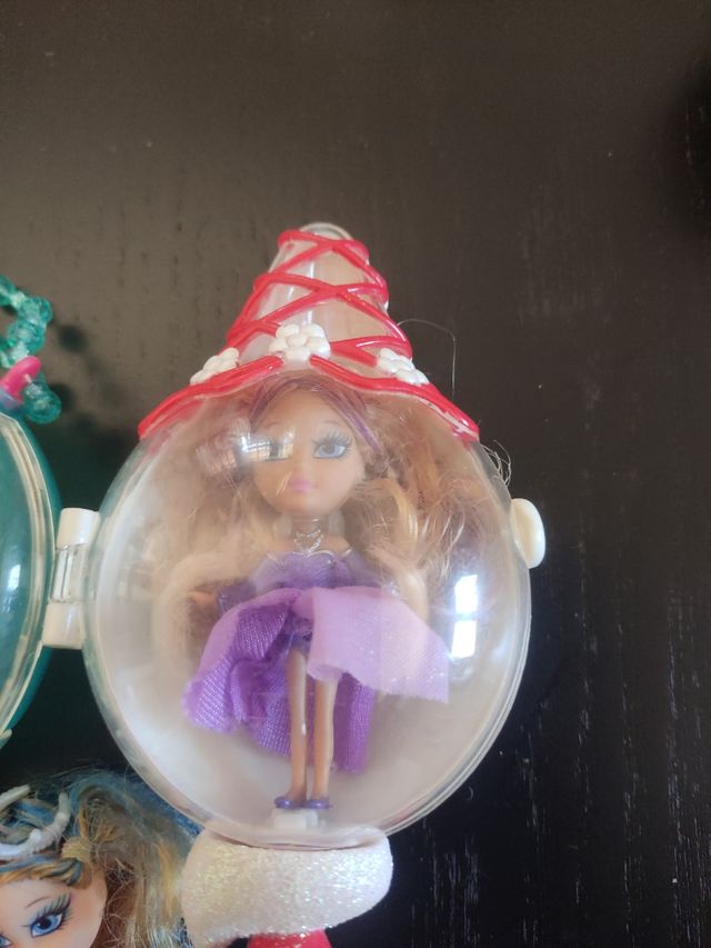 4 barbie minis peek a boo