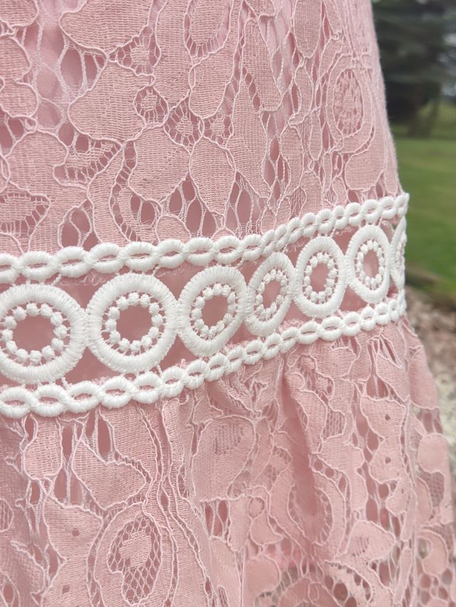 🌺 Preciosa falda de blonda rosa con volante