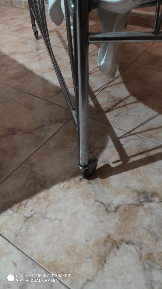 CUNA ANTIGUA DE METAL