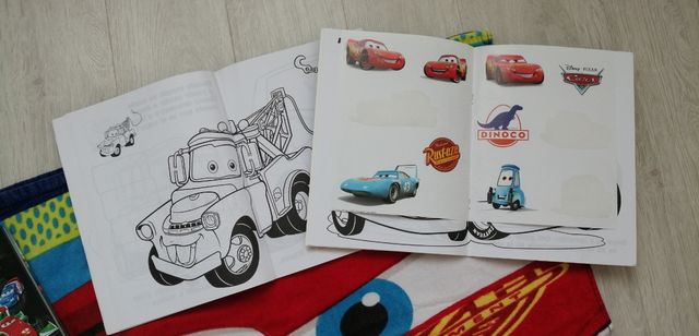 Cars: Toalla (libro peli y  colorear de regalo) 
