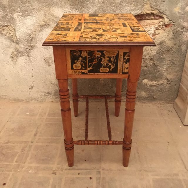 Mesilla noche cómics blanco y negro