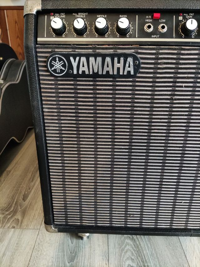 Ampli de guitarra Yamaha G100-212II