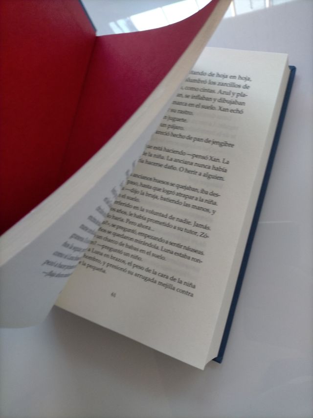 La Niña que Bebió Luz de Luna