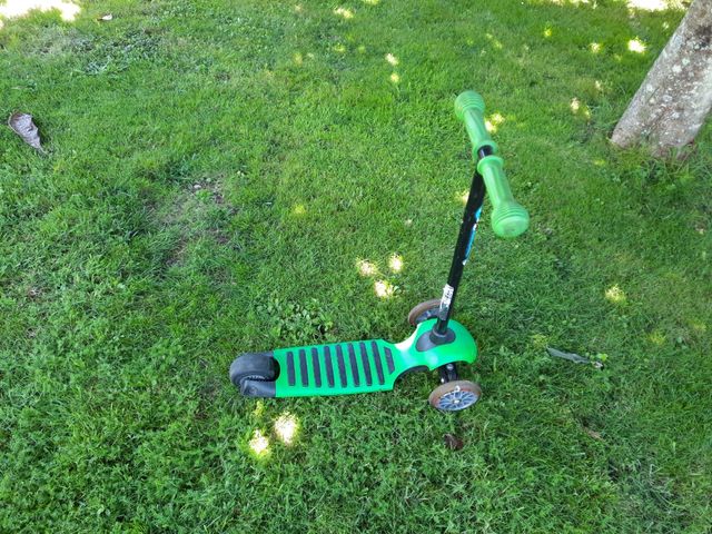 Dos patinetes (verde o rosa)