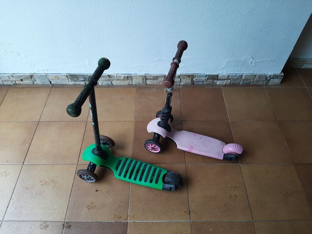 Dos patinetes (verde o rosa)