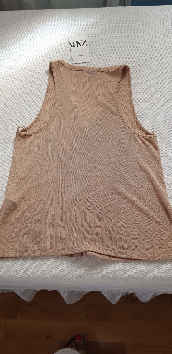 chaleco con etiquetas