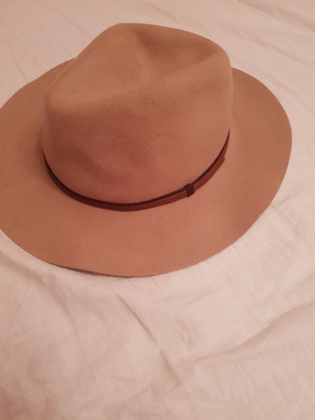 sombrero marrón de mujer