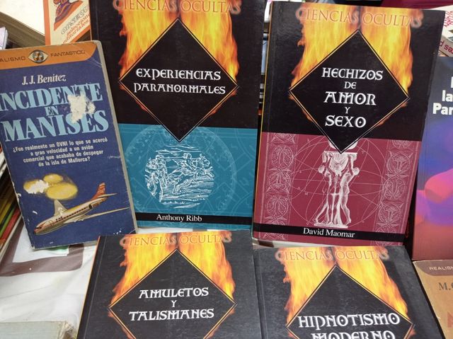 Lote 11 libros de ciencias ocultas