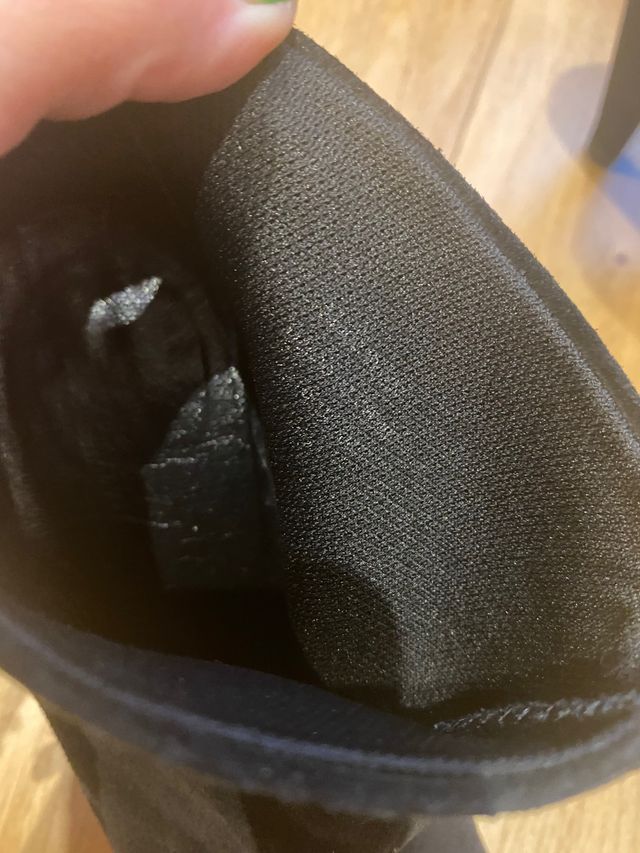 Botines tacòn y plataforma delantera. Piel.