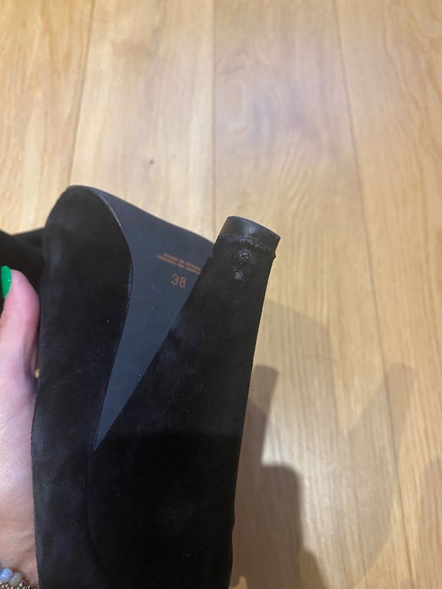 Botines tacòn y plataforma delantera. Piel.