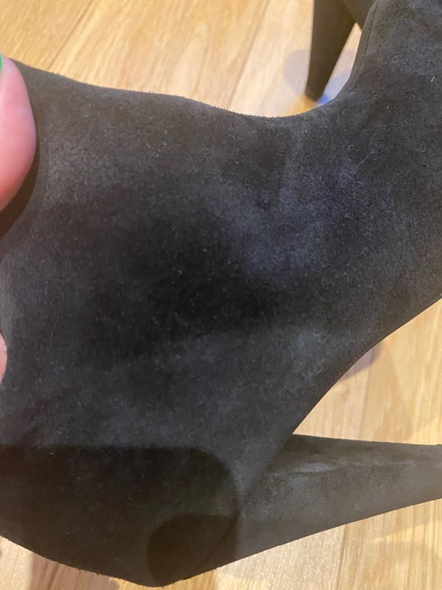 Botines tacòn y plataforma delantera. Piel.