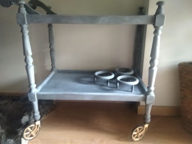 camarera pintada a la tiza