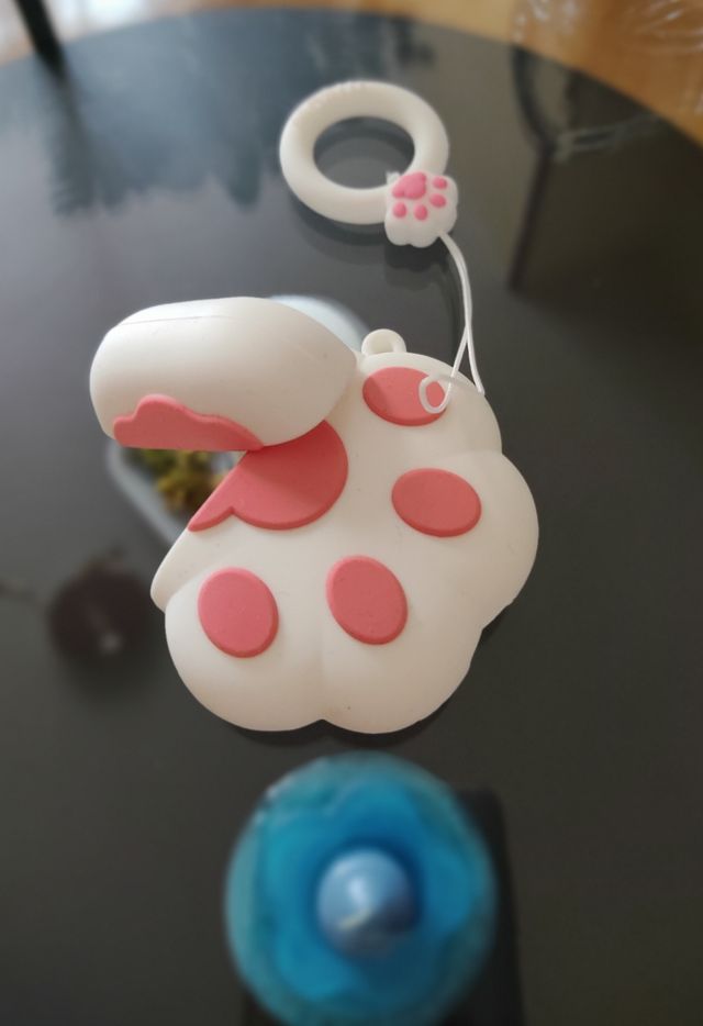 Funda auriculares AirPods 1/2 con garra de gato.