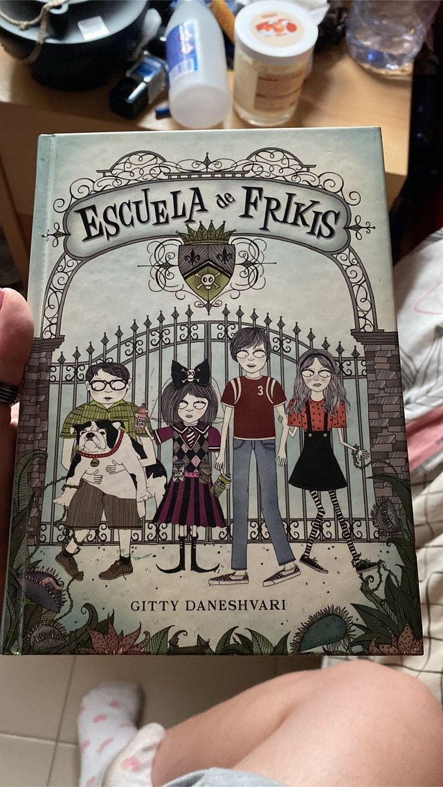 Libro Escuela de Frikis