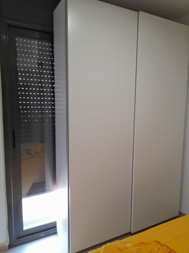 Armario blanco Pax Hasvik Ikea Puertas Correderas de segunda mano por