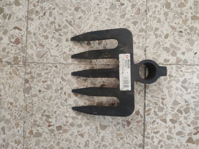 Rastrillo marca Bellota