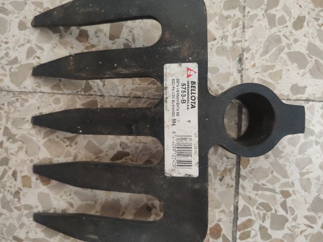 Rastrillo marca Bellota