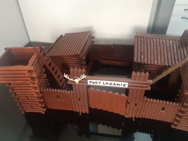 FUERTE APACHE LARAMIE AÑOS 70.