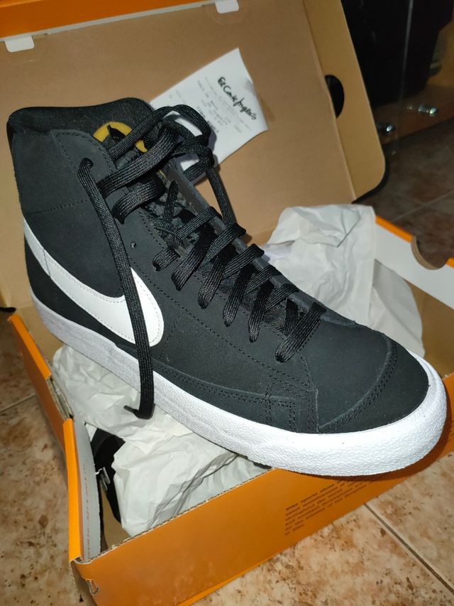 Zapatillas Nike Blazer negras.