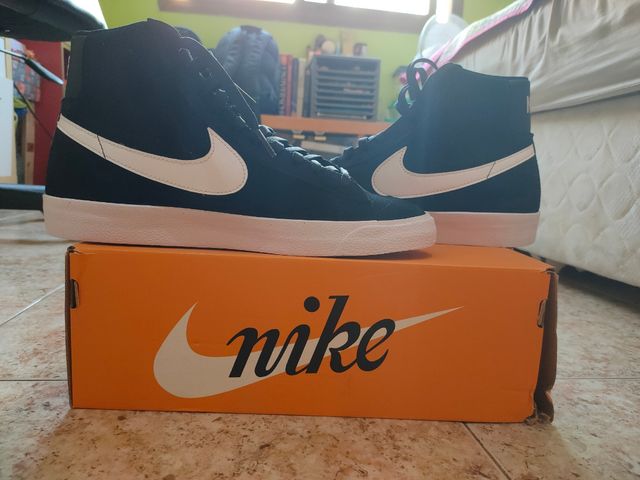 Zapatillas Nike Blazer negras.