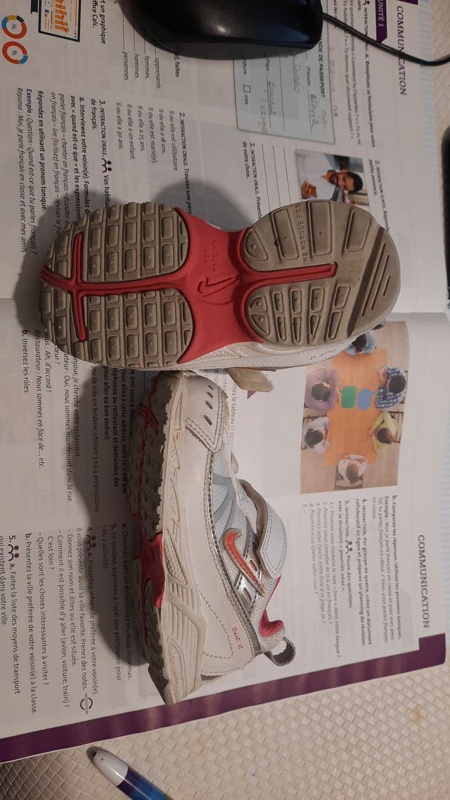 VENDO ZAPATILLAS DEPORTE NIKE T.22