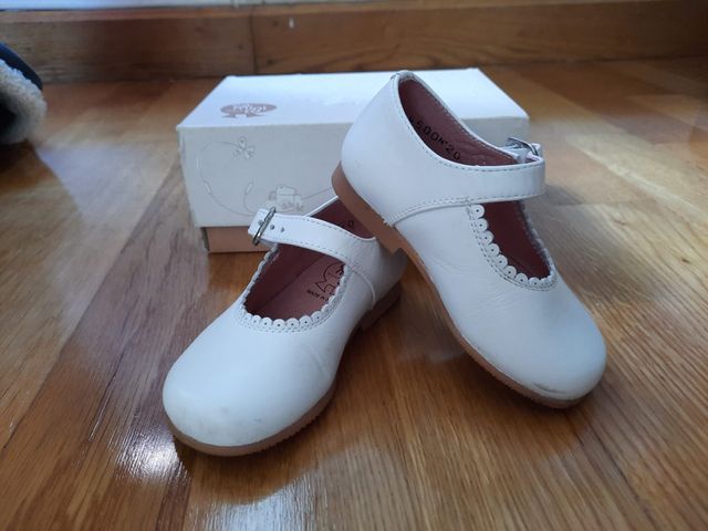 ZAPATOS DE PIEL COLOR BLANCO, TALLA 20