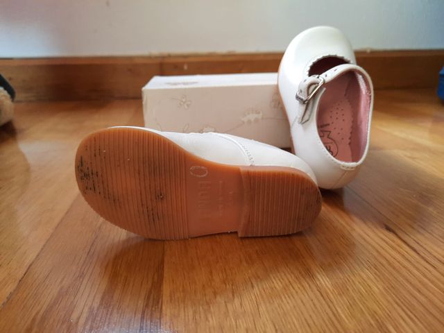 ZAPATOS DE PIEL COLOR BLANCO, TALLA 20