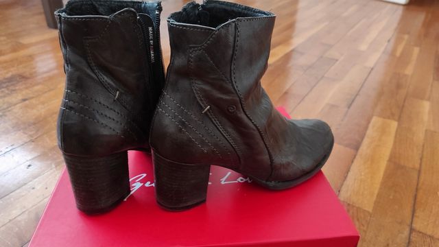 Botines marrones de piel talla 35