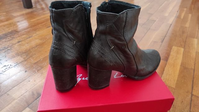 Botines marrones de piel talla 35