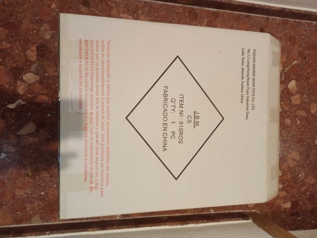 Andador con bandeja de actividades