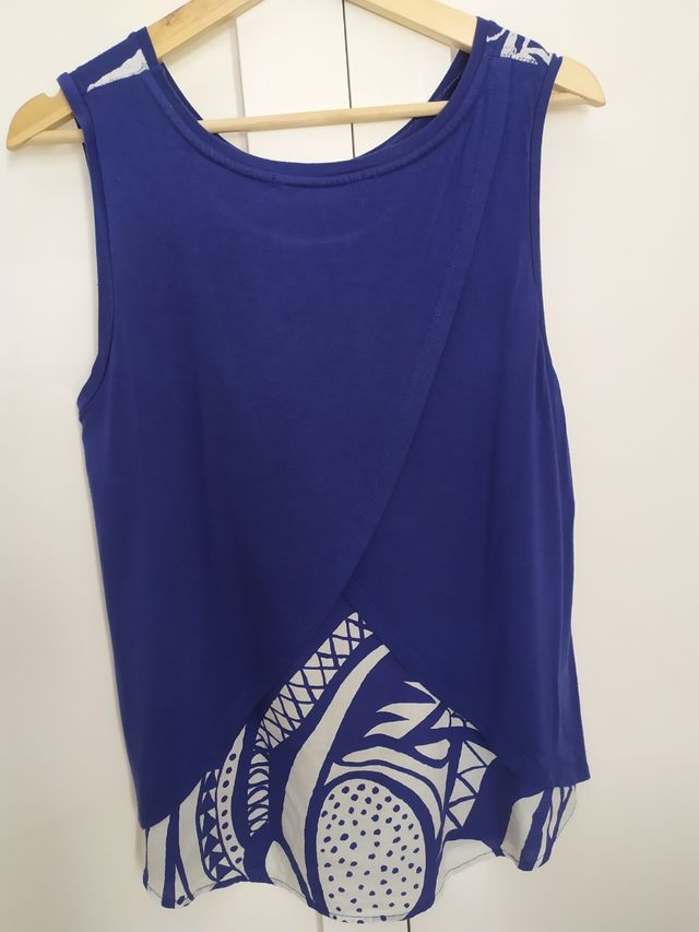 Camiseta sin mangas desigual