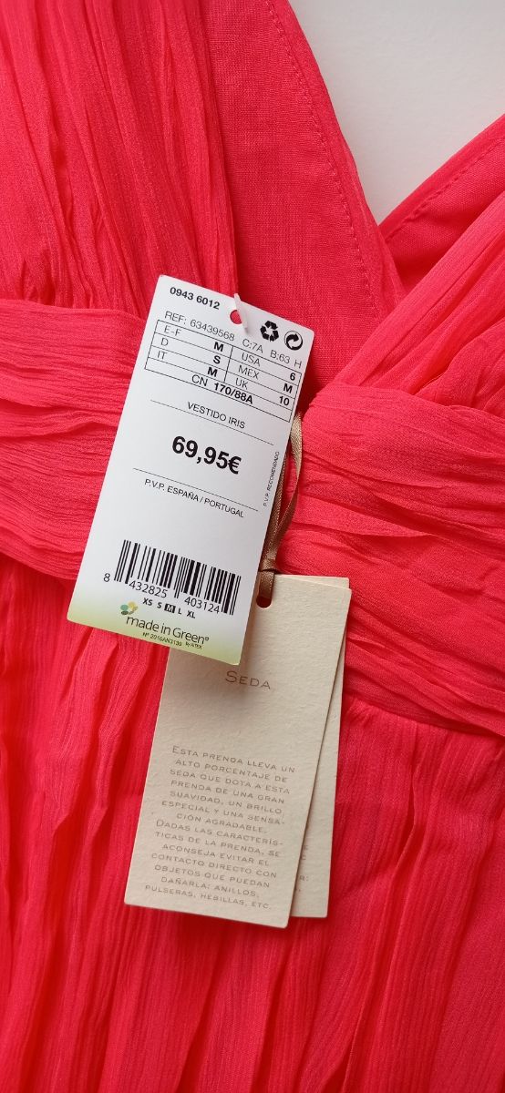 vestido de seda  Mango. 