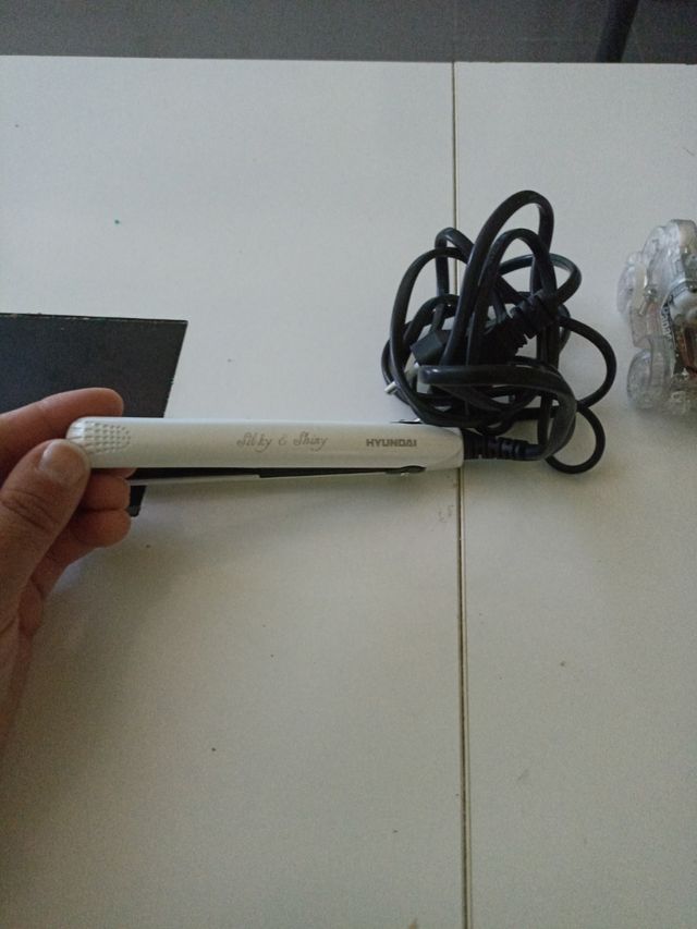 plancha de viaje pequeña blanca