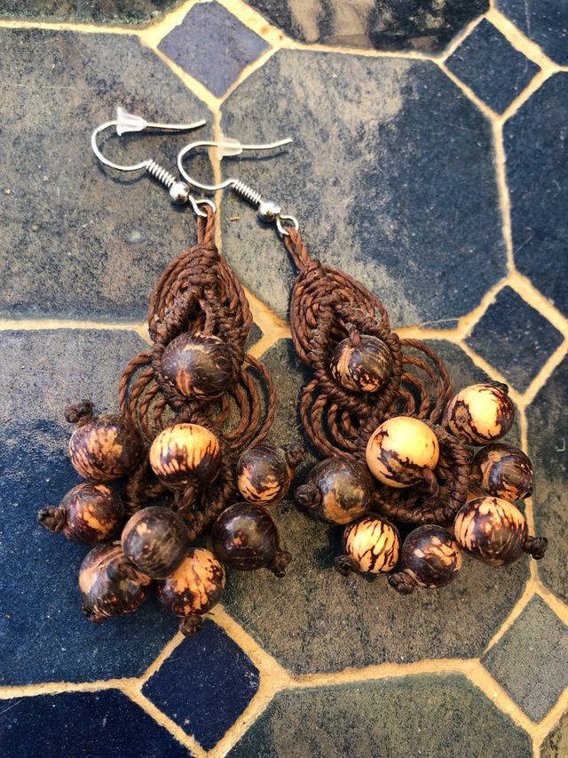 Pendientes macramé de semillas e hilo encerado