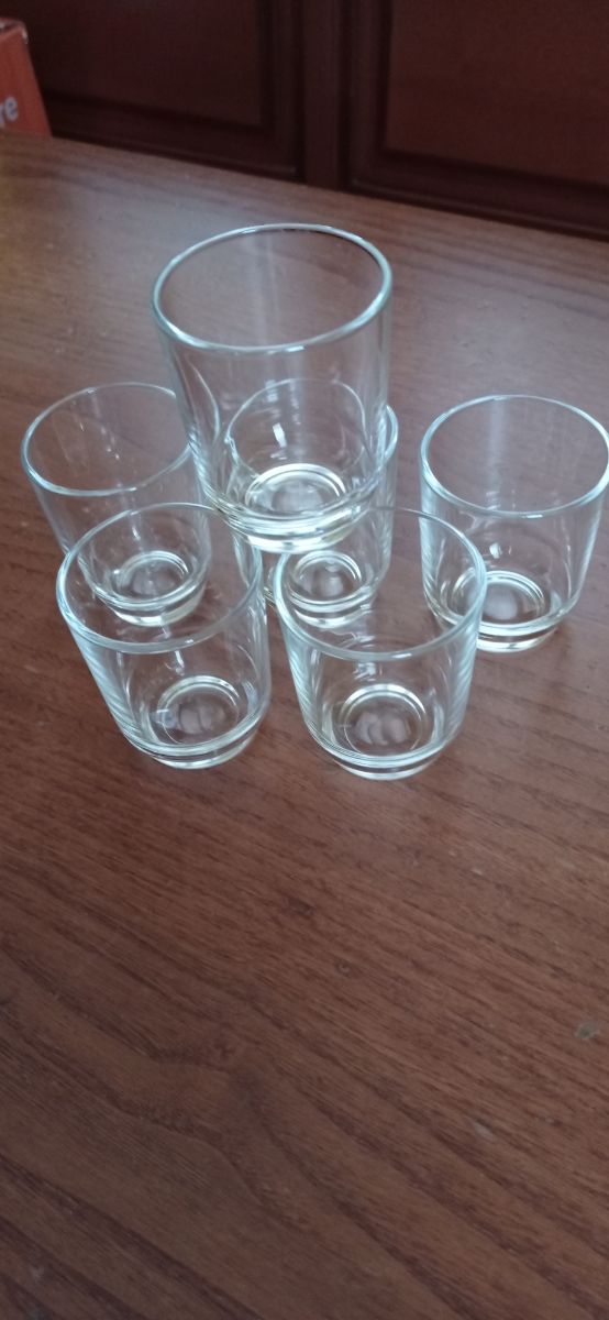 12 bicchieri liquore