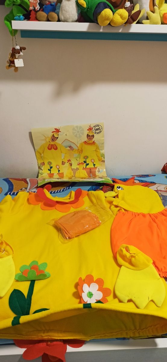 Dos disfraces de pollo (infantil y adulto)