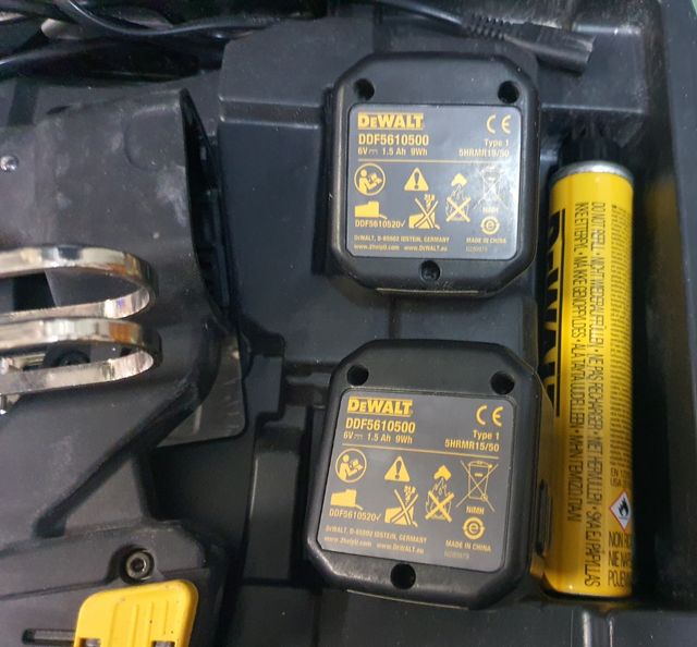 Clavadora gas Dewalt C5 Track it + 6 cajas Clavos